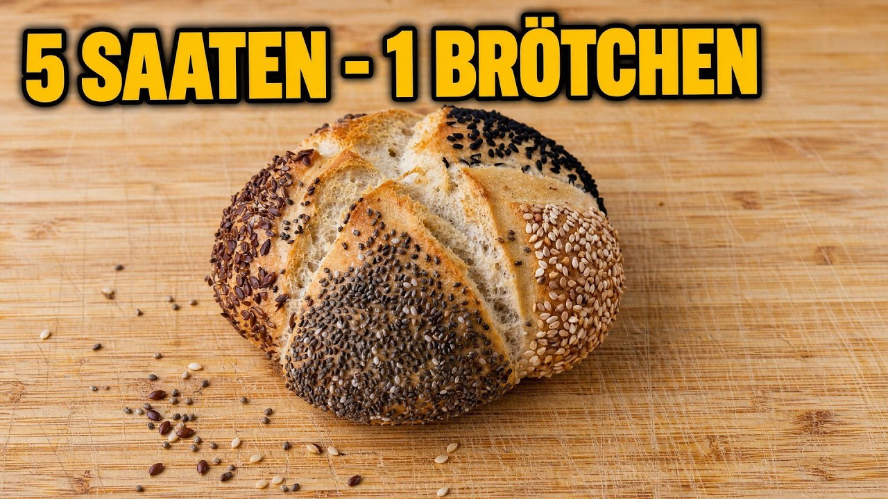 Saatenbrötchen in Blütenform mit fünf verschiedenen Saaten auf dem Blech